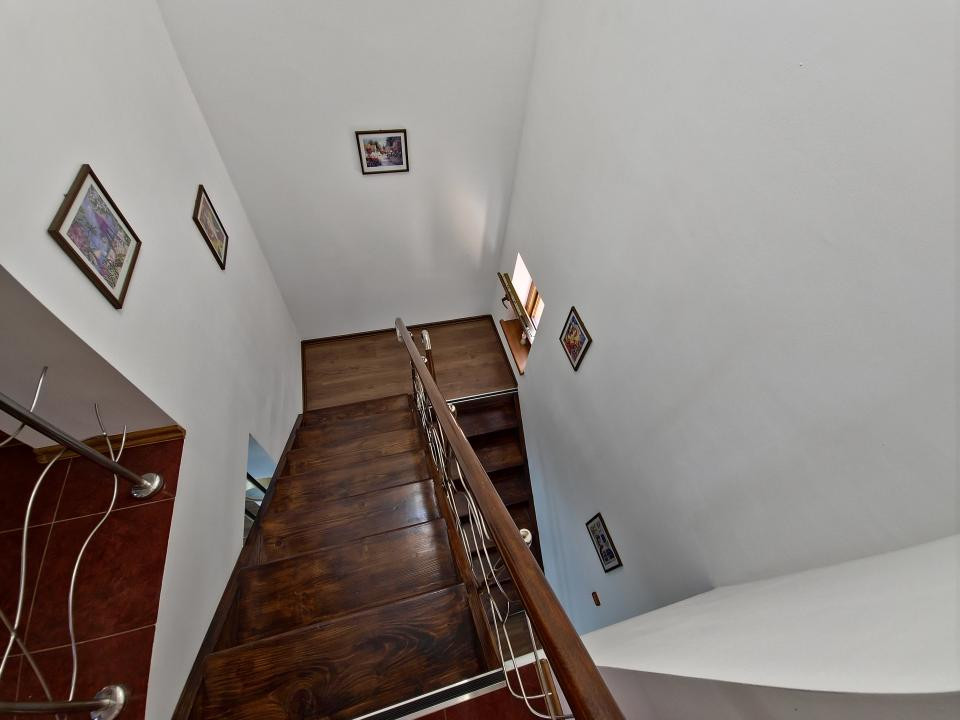 Cumpăna casă 3 camere cu garaj și curte termen lung 