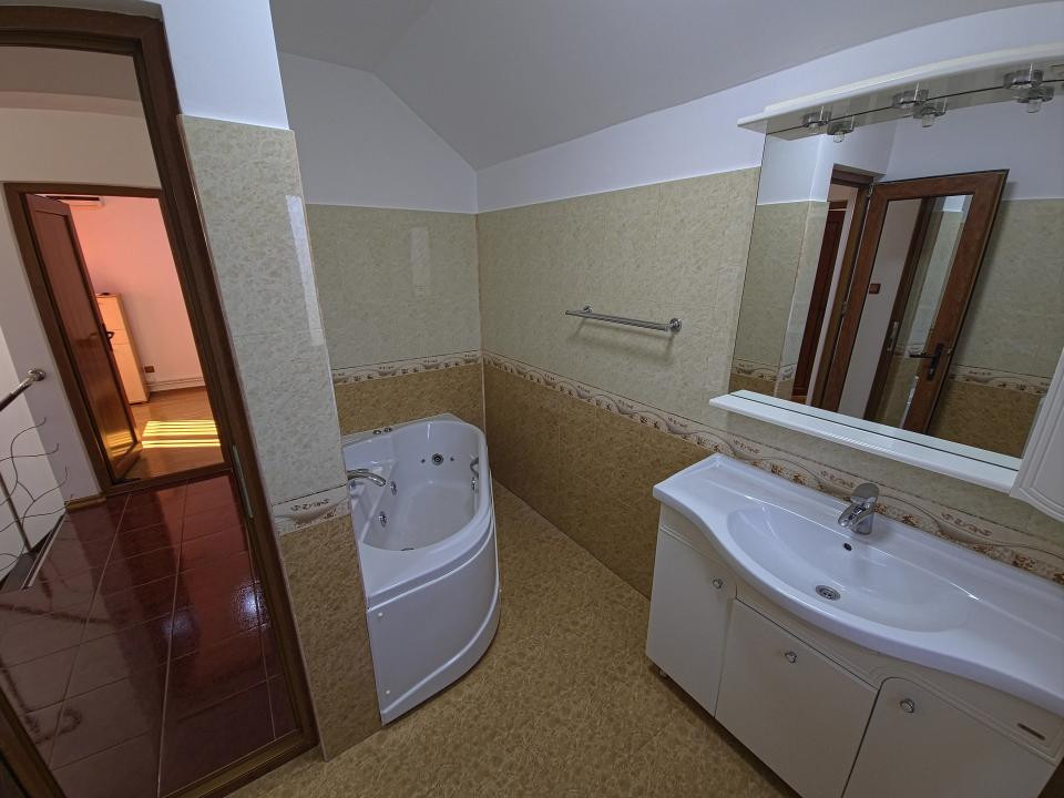 Cumpăna casă 3 camere cu garaj și curte termen lung 