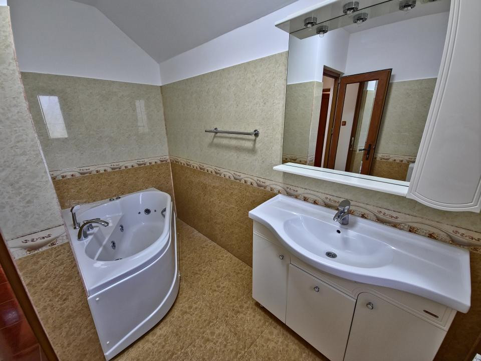 Cumpăna casă 3 camere cu garaj și curte termen lung 