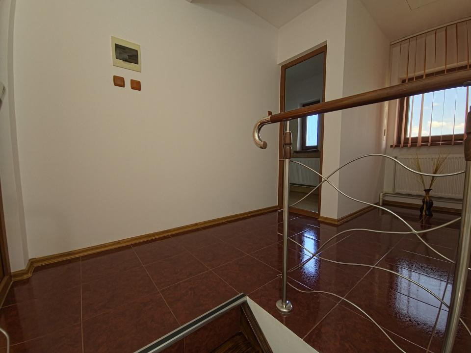 Cumpăna casă 3 camere cu garaj și curte termen lung 