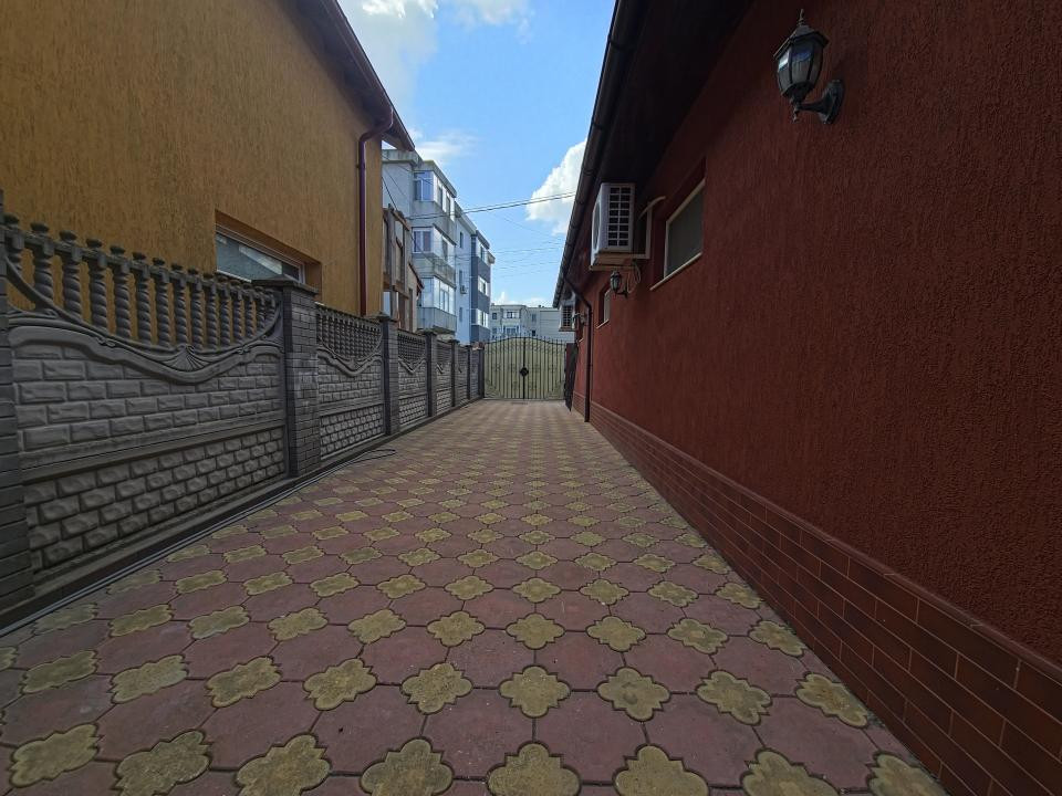 Cumpăna casă 3 camere cu garaj și curte termen lung 