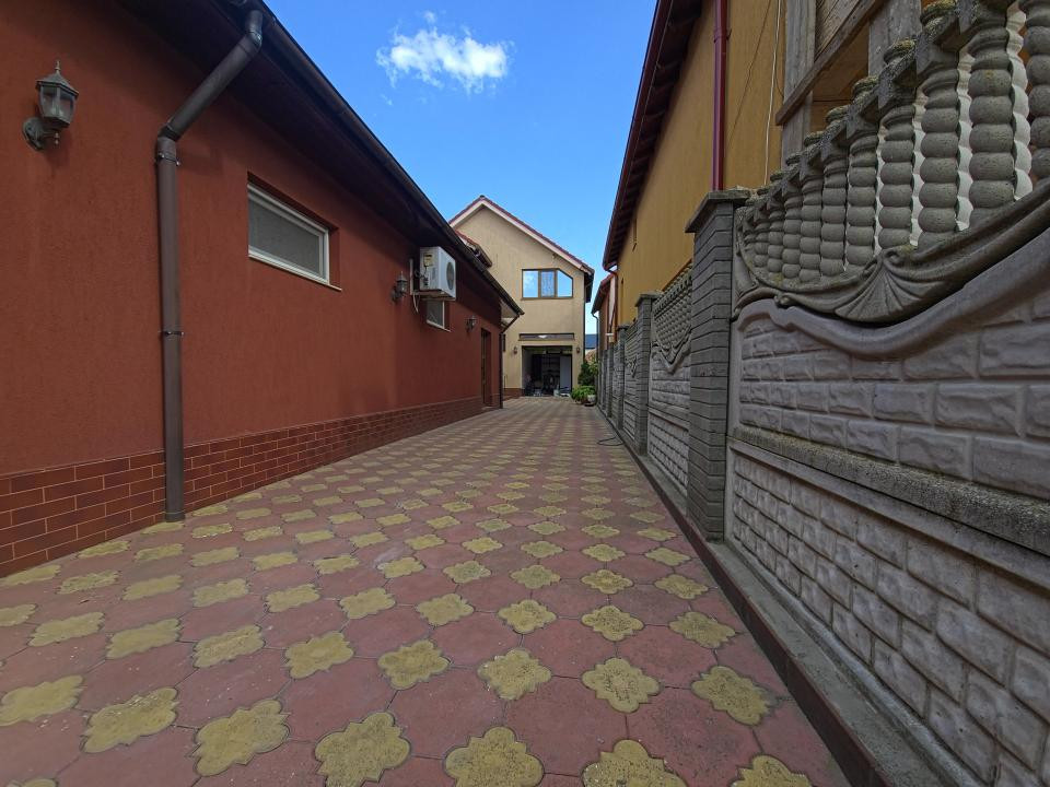 Cumpăna casă 3 camere cu garaj și curte termen lung 
