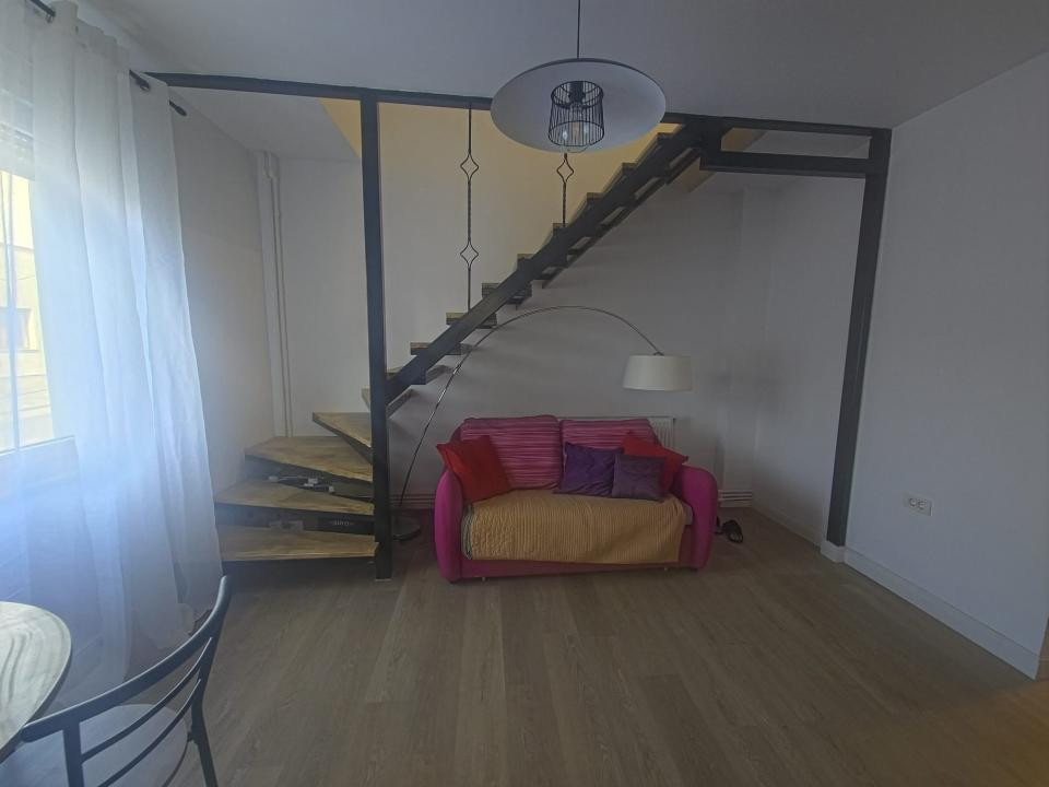 Trocadero casa P+M 3 camere termen lung