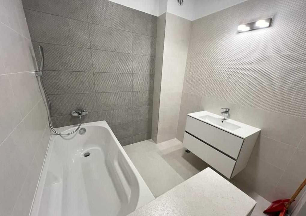 Mamaia apartament 2 camere parcare subterana termen lung