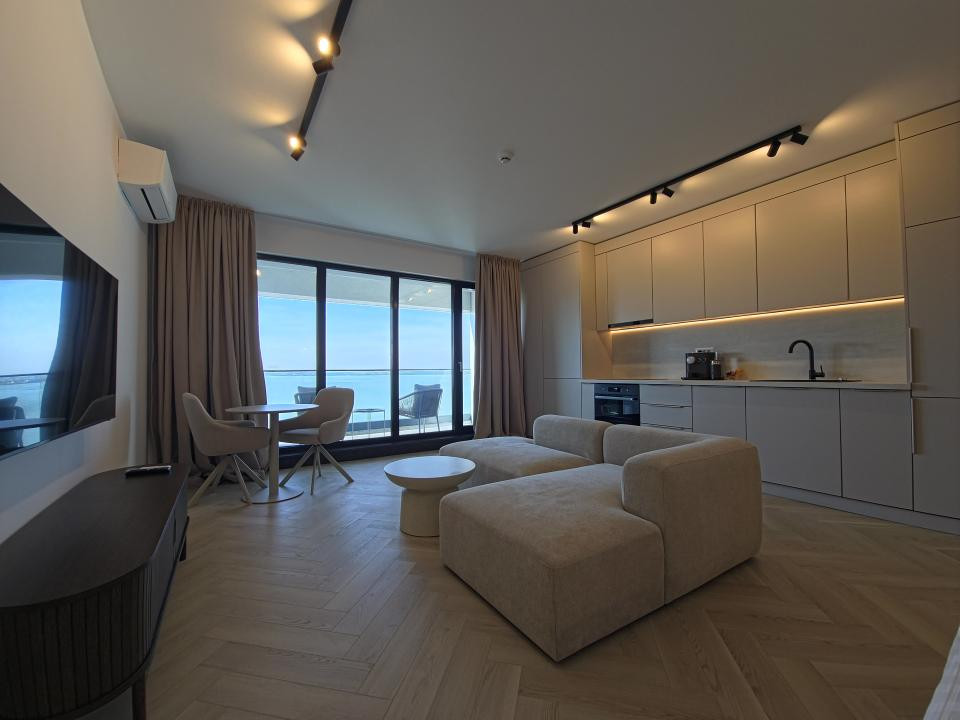 Prima închiriere Studio lux vedere lac parcare subterană Mamaia