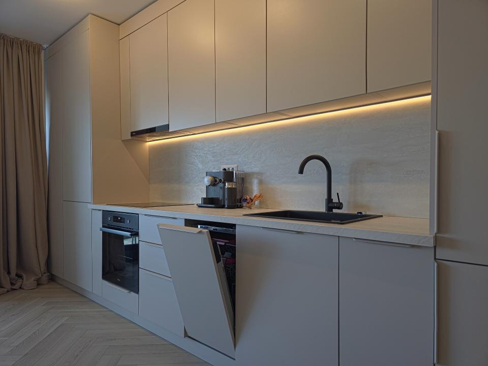Prima închiriere Studio lux vedere lac parcare subterană Mamaia