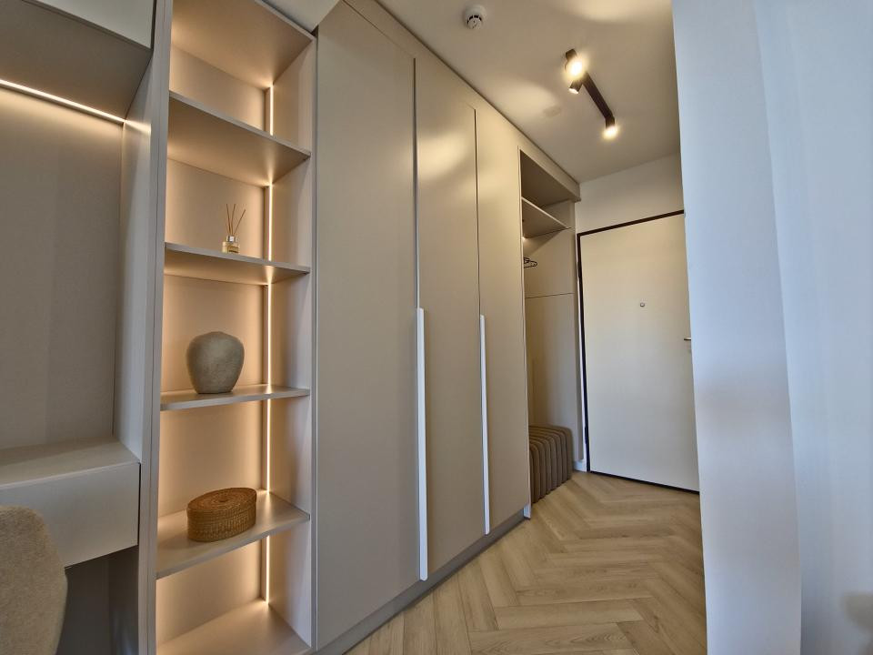 Prima închiriere Studio lux vedere lac parcare subterană Mamaia