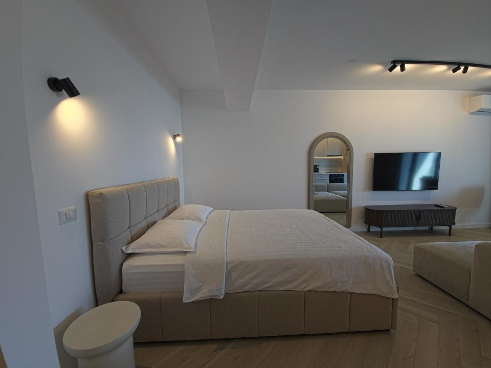 Prima închiriere Studio lux vedere lac parcare subterană Mamaia