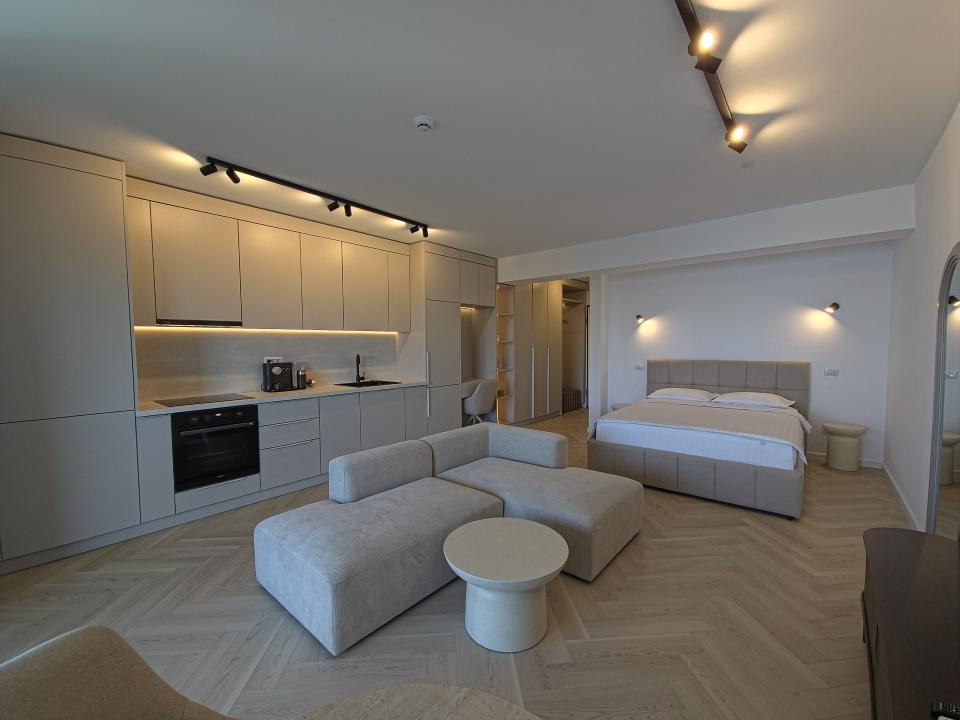Prima închiriere Studio lux vedere lac parcare subterană Mamaia