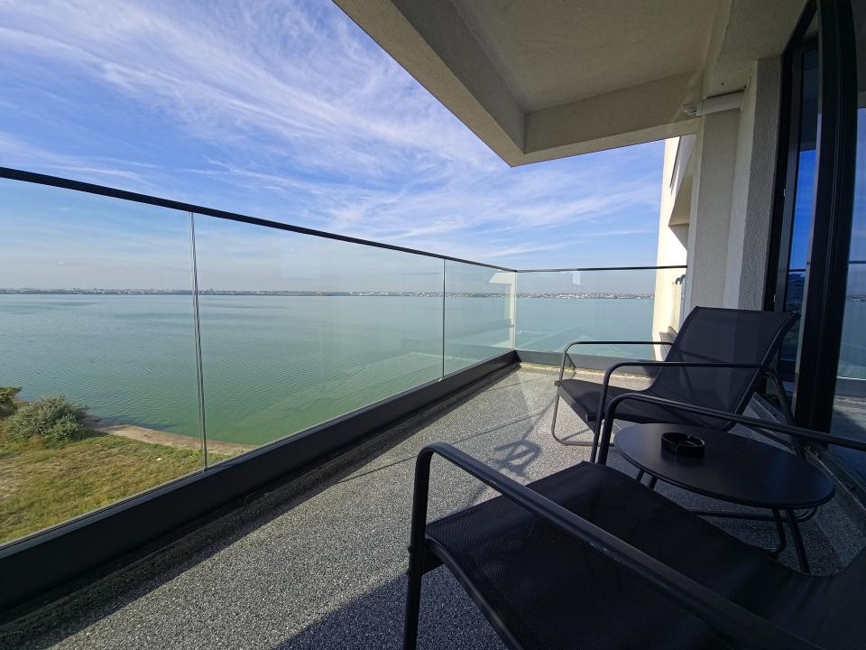 Prima închiriere Studio lux vedere lac parcare subterană Mamaia