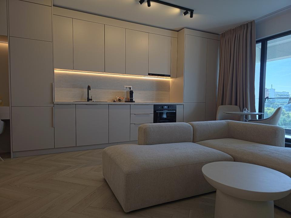 Prima închiriere Studio lux vedere lac parcare subterană Mamaia