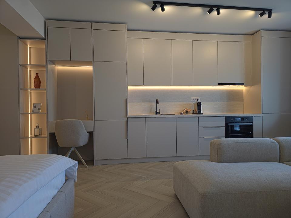 Prima închiriere Studio lux vedere lac parcare subterană Mamaia
