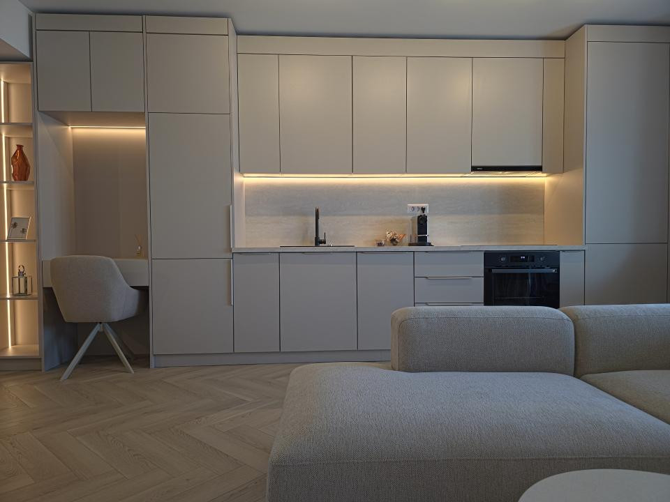Prima închiriere Studio lux vedere lac parcare subterană Mamaia