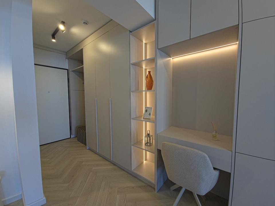 Prima închiriere Studio lux vedere lac parcare subterană Mamaia