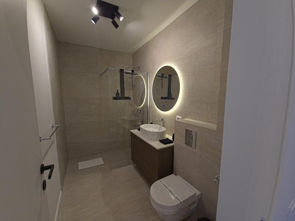 Prima închiriere Studio lux vedere lac parcare subterană Mamaia
