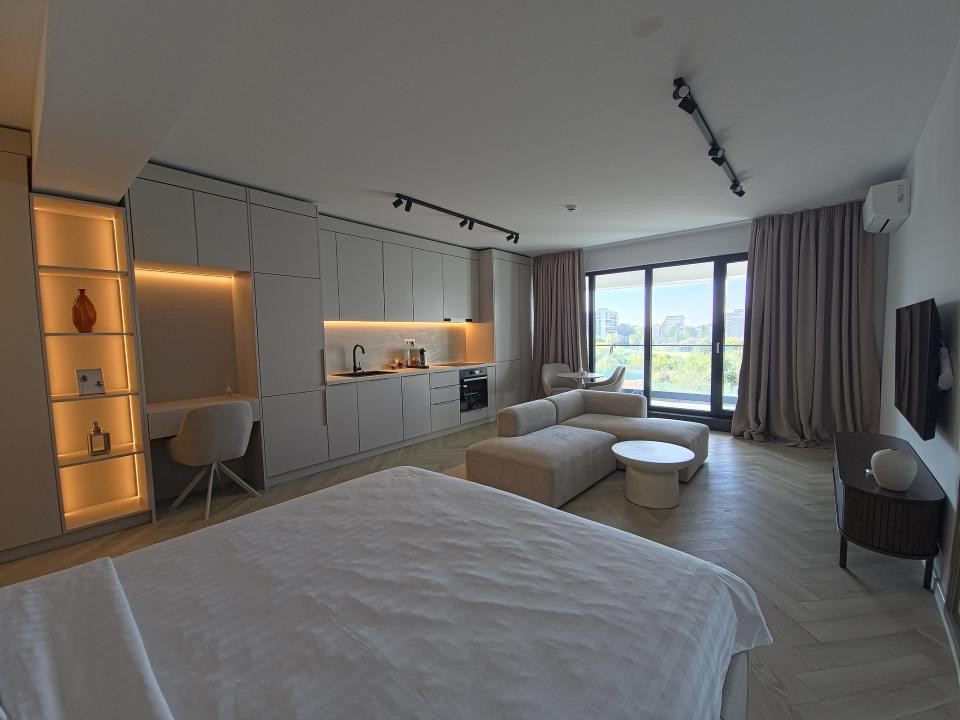 Prima închiriere Studio lux vedere lac parcare subterană Mamaia