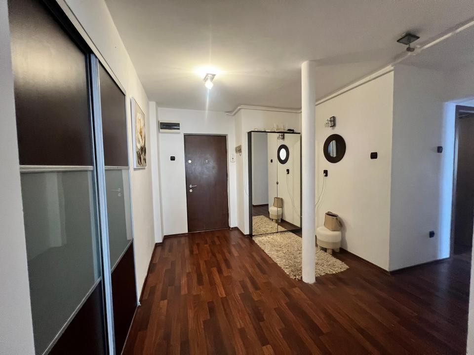 Faleza Nord apartament 3 camere loc parcare termen lung