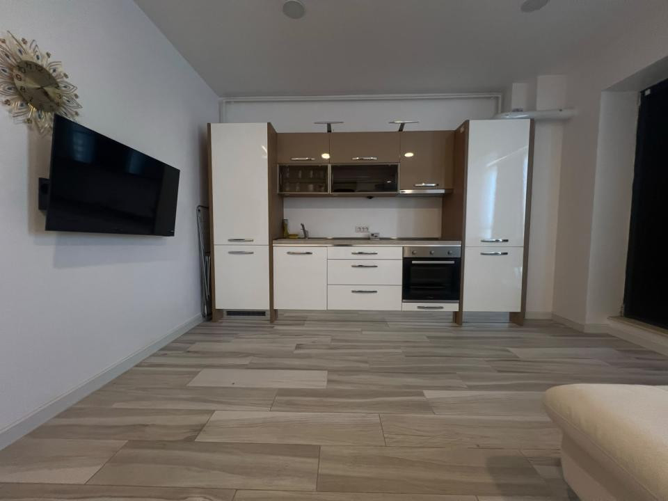 Mamaia studio modern termen lung