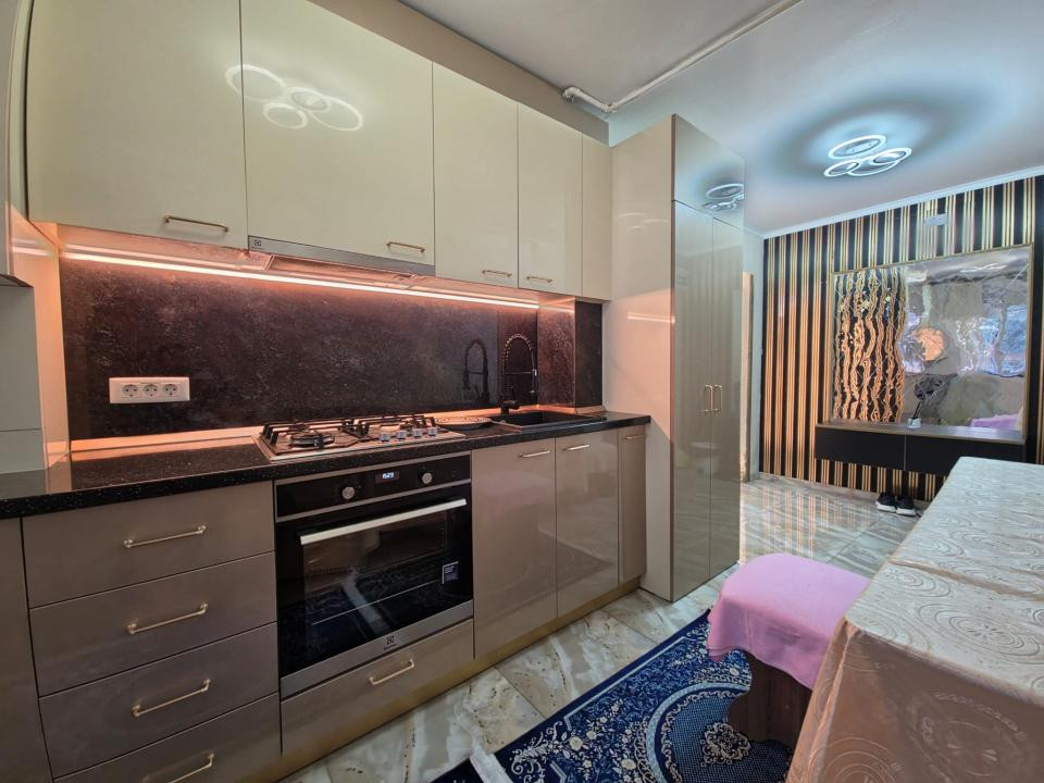 Tomis Nord Cambrige School apartament 4 camere renovat integral loc parcare