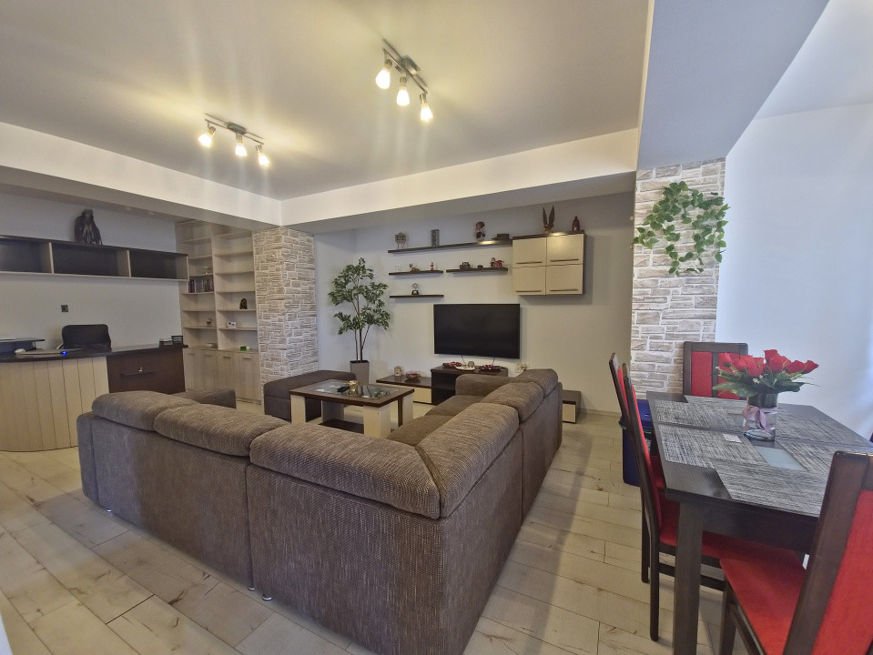 Compozitorilor apartament 3 camere Decomandat suprafata totala de 114 mp