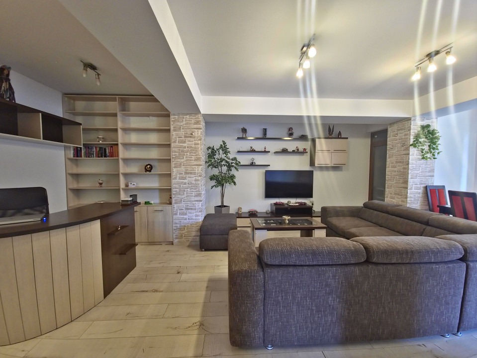 Compozitorilor apartament 3 camere Decomandat suprafata totala de 114 mp
