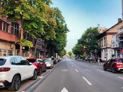  Oportunitate unică! 4 camere centru etaj 1 ideal locuință sau birou