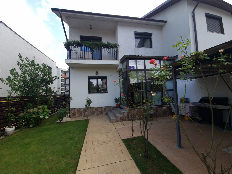 Mamia Nord Vila moderna  4 camere gradina si foisor