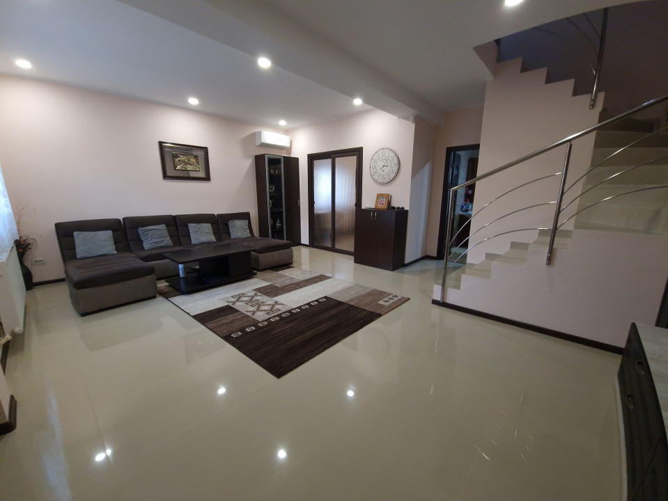 Mamia Nord Vila moderna  4 camere gradina si foisor