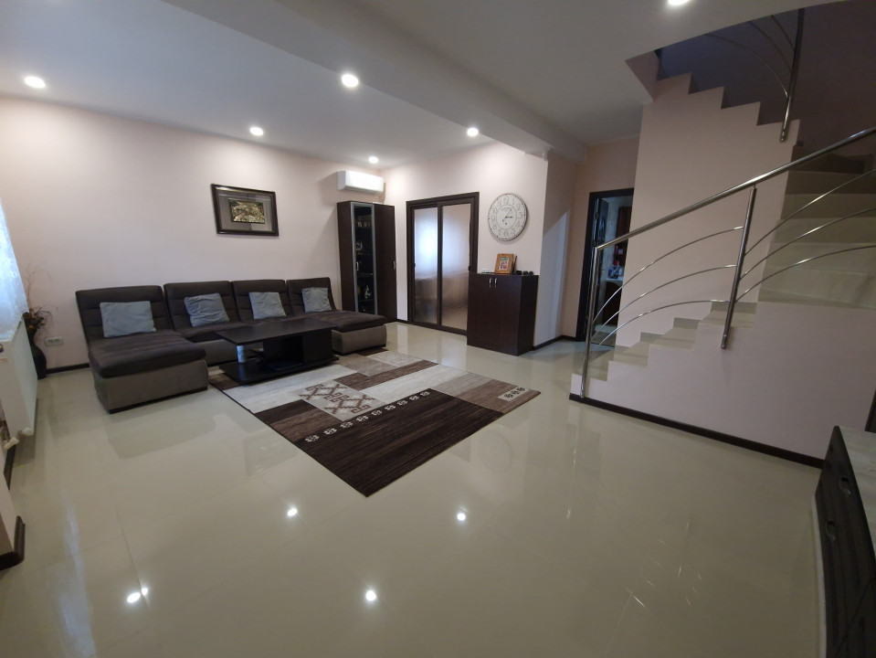 Mamia Nord Vila moderna  4 camere gradina si foisor