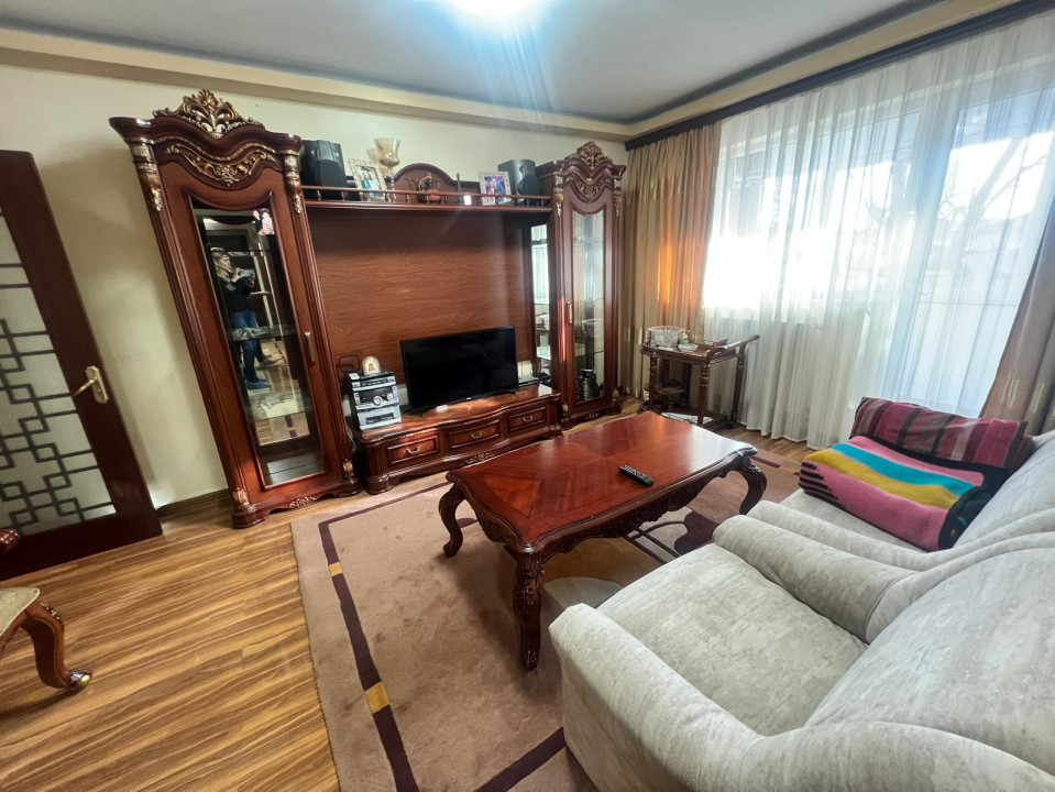 Tomis Nord zona restaurant Rustic apartament 4 camere semidecomandat termen lung