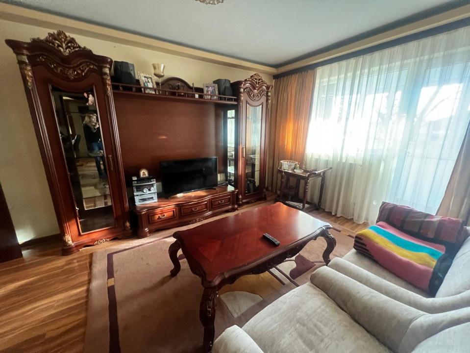 Tomis Nord zona restaurant Rustic apartament 4 camere semidecomandat termen lung