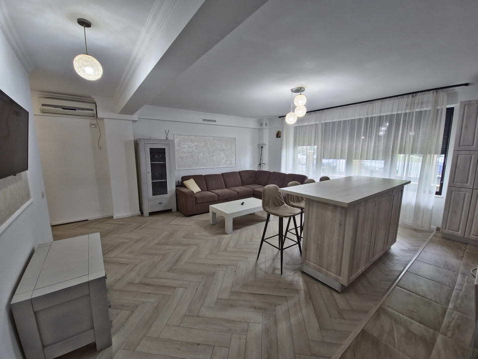 Mamaia Central 3 camere spatios Termen lung