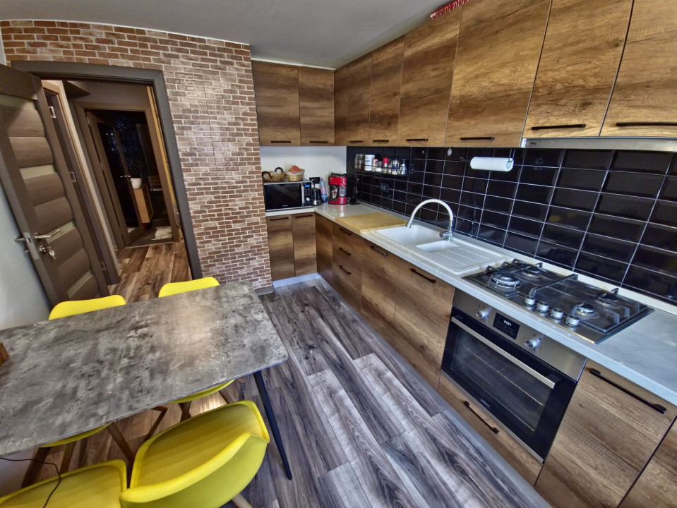 Compozitorilor apartament  2 camere primitoare,decomandat, cu loc de parcare