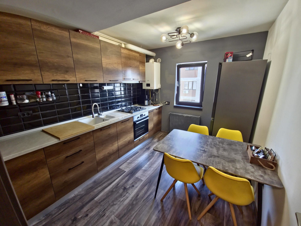 Compozitorilor apartament  2 camere primitoare,decomandat, cu loc de parcare
