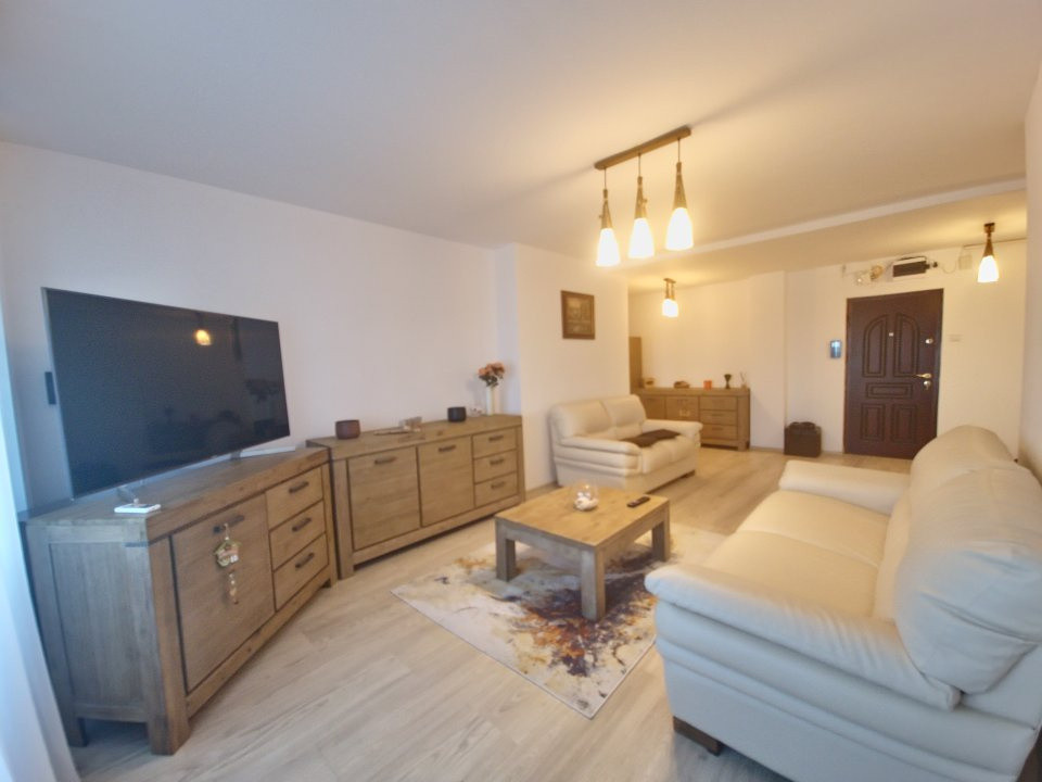 Vedere la mare Faleza Nord 3 camere loc de parcare termen lung disponibil cu 1 