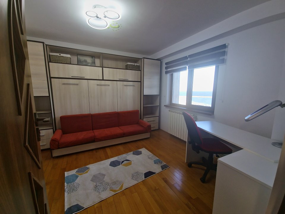 Vedere la mare Faleza Nord 3 camere loc de parcare termen lung disponibil cu 1 