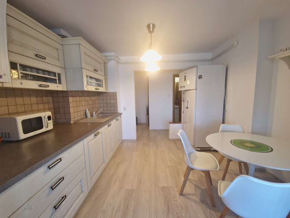Vedere la mare Faleza Nord 3 camere loc de parcare termen lung disponibil cu 1 