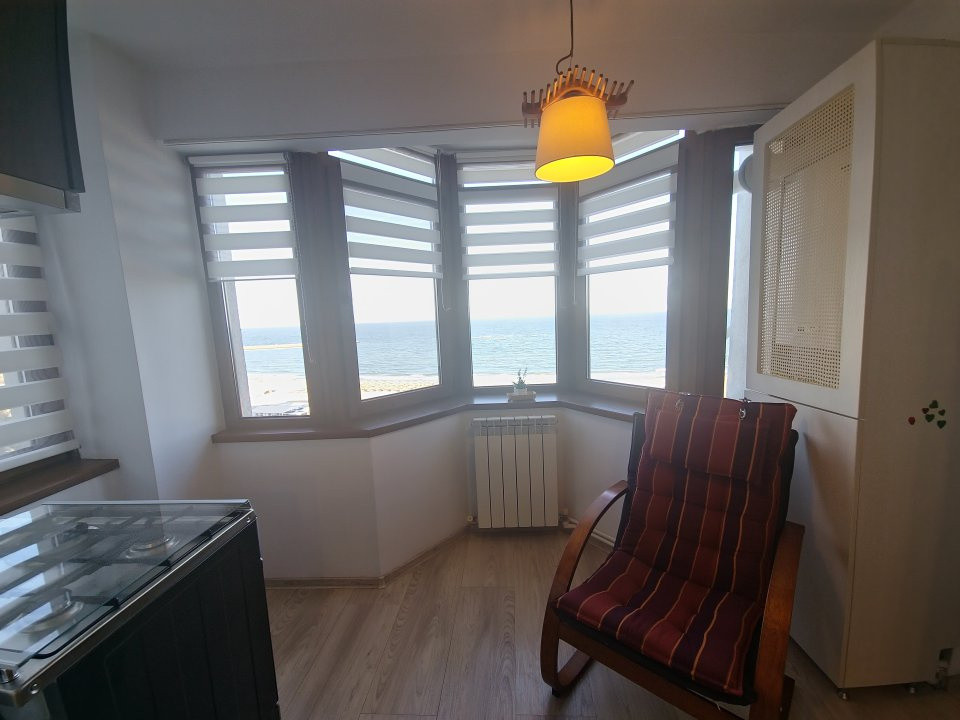 Vedere la mare Faleza Nord 3 camere loc de parcare termen lung disponibil cu 1 