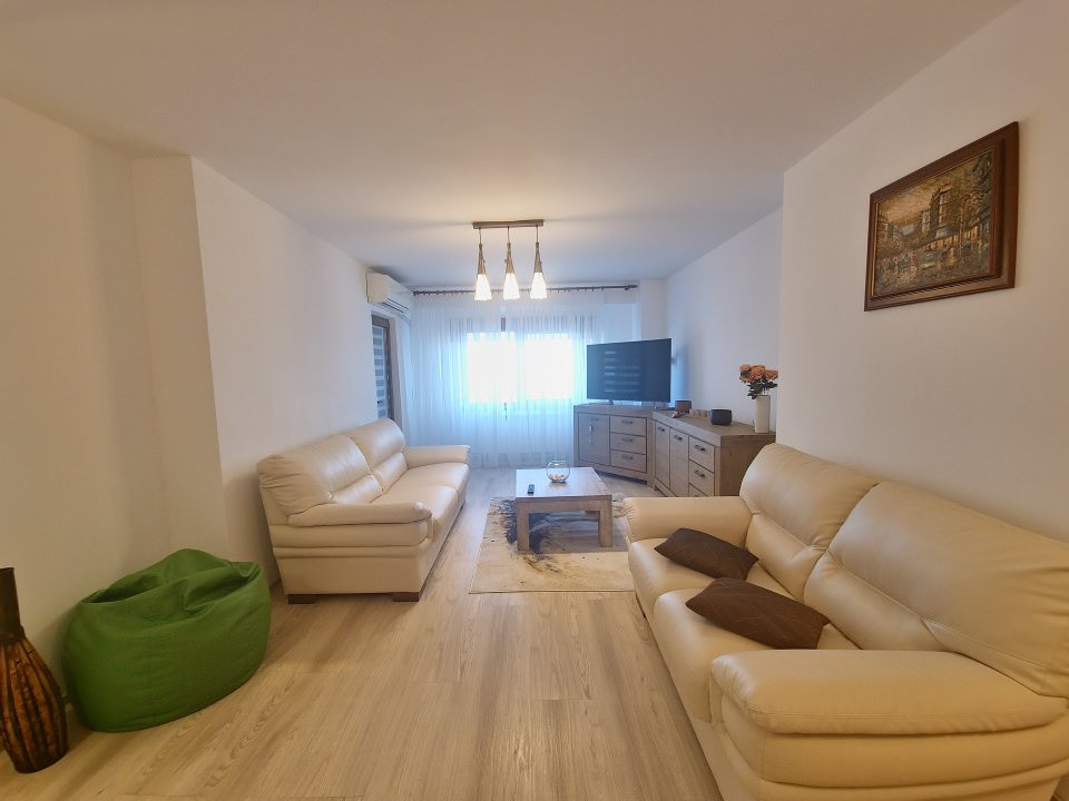 Vedere la mare Faleza Nord 3 camere loc de parcare termen lung disponibil cu 1 