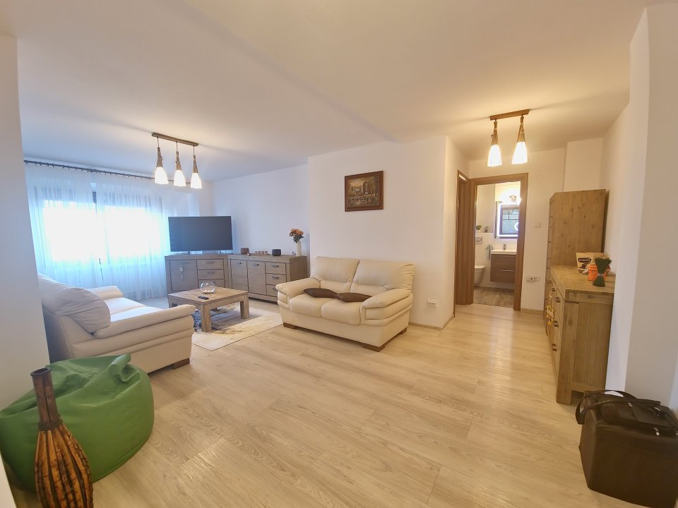 Vedere la mare Faleza Nord 3 camere loc de parcare termen lung disponibil cu 1 