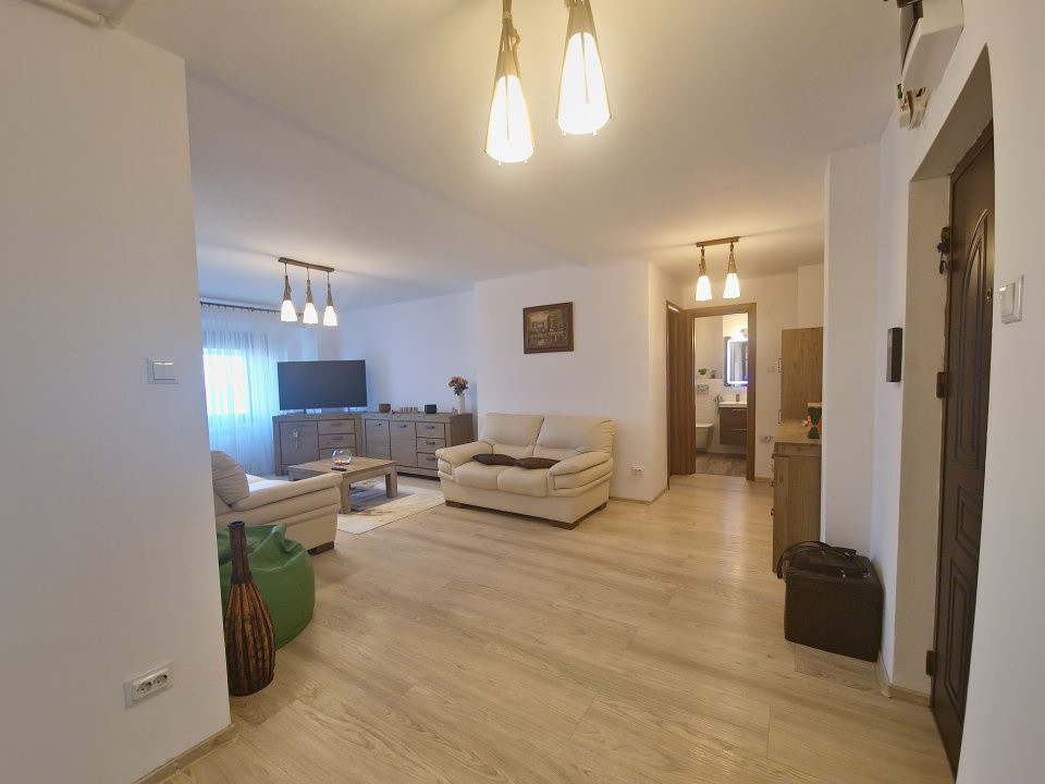 Vedere la mare Faleza Nord 3 camere loc de parcare termen lung disponibil cu 1 