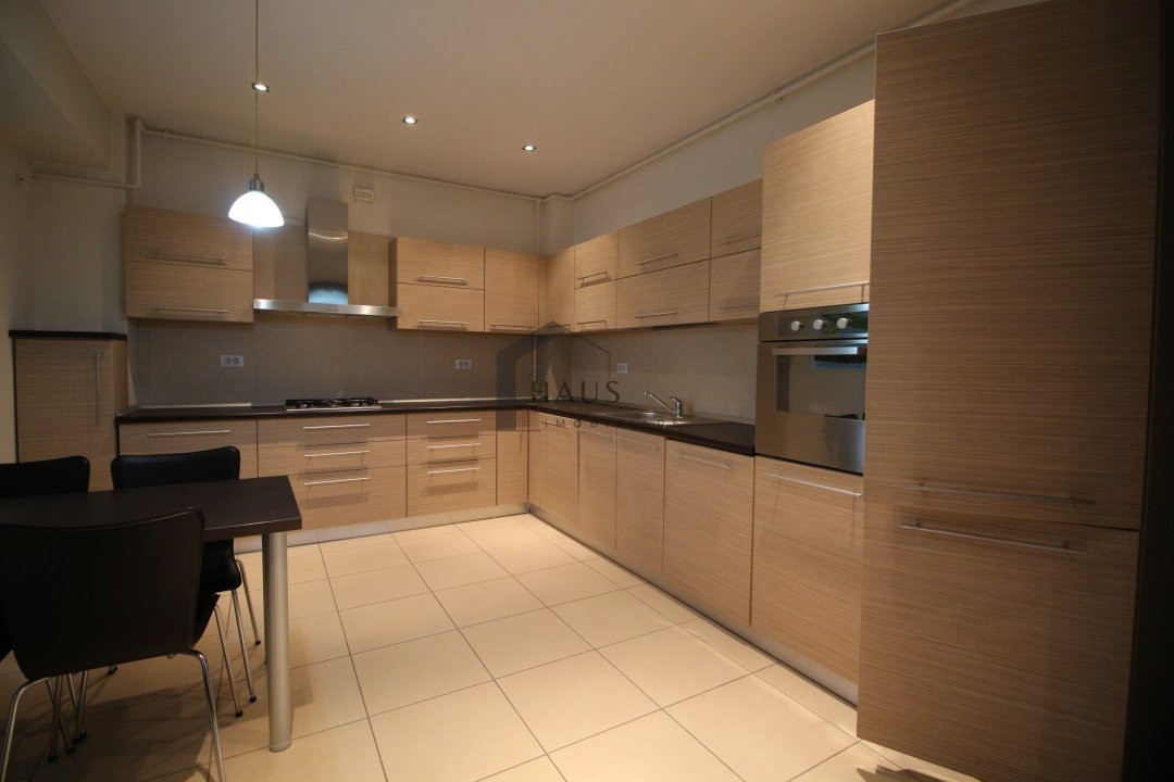 Apartament 3 camere 2 bai lux parcare subterana termen lung zona KM 5