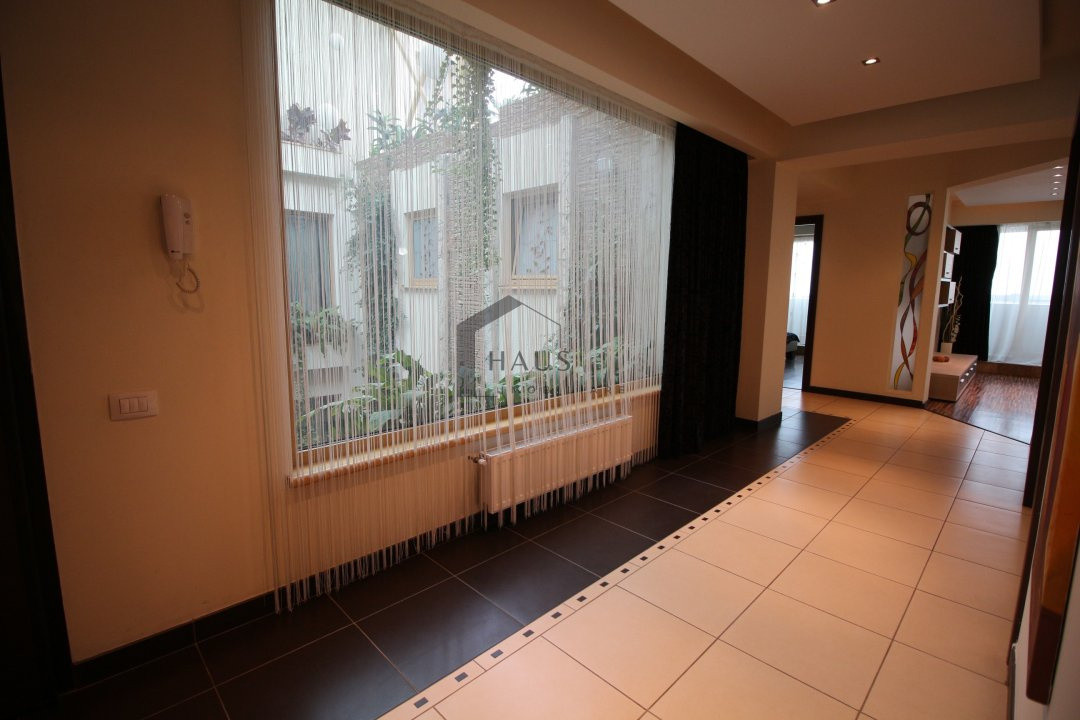 Apartament 3 camere 2 bai lux parcare subterana termen lung zona KM 5