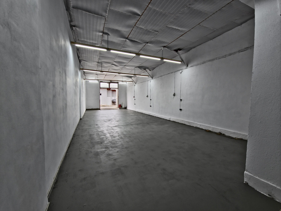 Hala 145 mp si spatiu de birouri Interioară 3 nr 1 2 intrări renovată