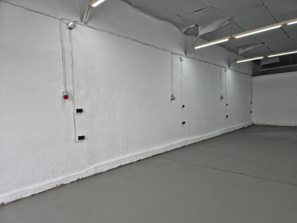 Hala 145 mp si spatiu de birouri Interioară 3 nr 1 2 intrări renovată